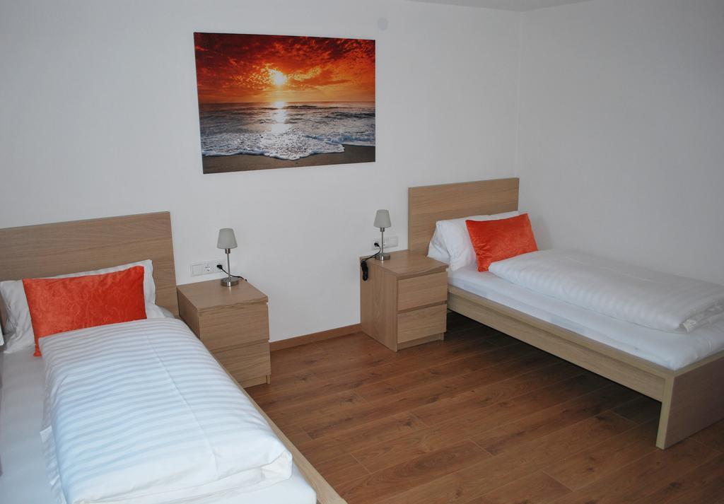 Ferienwohnung Nuener Grins Buitenkant foto